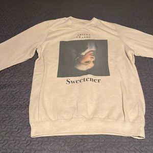 Ariana grande sweat shirt